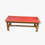 Vintage Sitzbank Beistelltisch rote Tischplatte.
