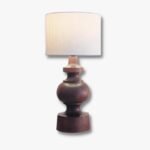 Lampe mit massiven Holzfuss