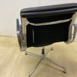 Soft Pad Chair EA 207 von Vitra, Ray und Charles Eames
