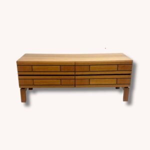 Holz Lowboard mit geometrischen Fronten