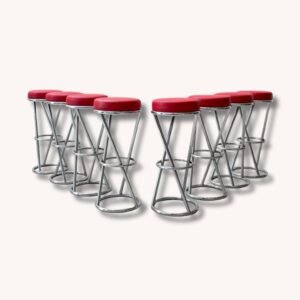 Barhocker mit Chromgestell in einem schönen Rot