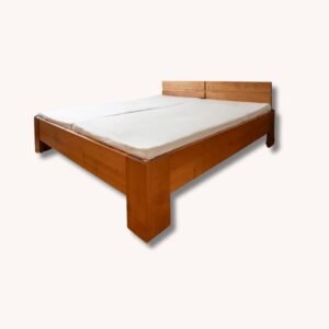 Hüsler Bett mit zwei Nachttischchen und Wandregal