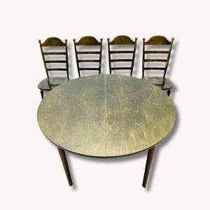 Set aus 4 Stühlen und Tisch im Landhausstil von Nässjö Stolfabrik AB, Schweden