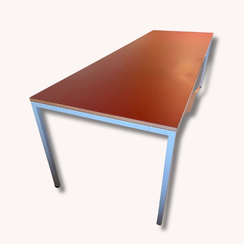 klassischer Lehni-Tisch mit roter Linoleumplatte-vintage-secondhand-gebraucht-schweiz (Instagram Post) Klassischer Lehni-Tisch mit roter Linoleumplatte