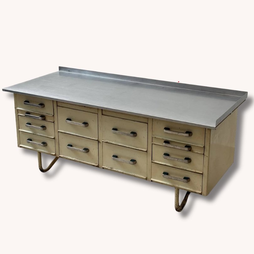 Industrie-Sideboard mit Edelstahlplatte, authentisches Ateliermöbel der 1950er Jahre