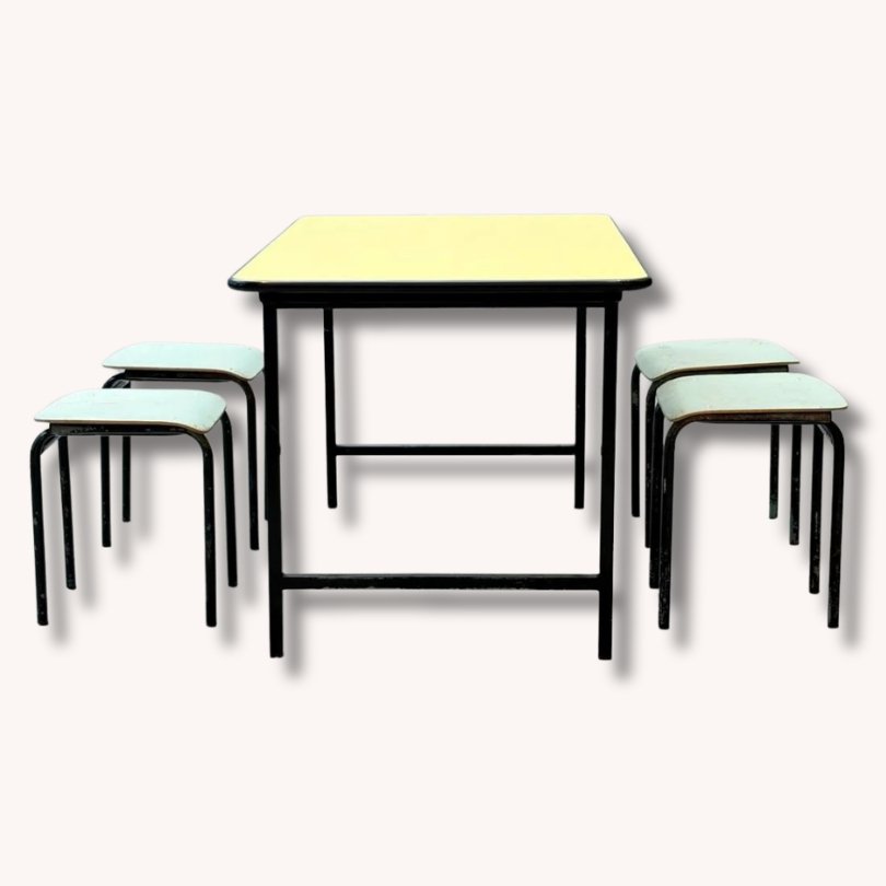 Vintage Tischset Kelko mit 4 Hockern, Schweiz 1960er Jahre-vintage-secondhand-gebraucht-schweiz (Instagram Post) Vintage Tischset Kelko mit 4 Hockern, Schweiz 1960er Jahre