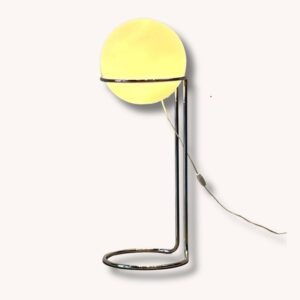 Space Age Stehlampe mit Opalglaskugel und Chromgestell, 1970er Jahre