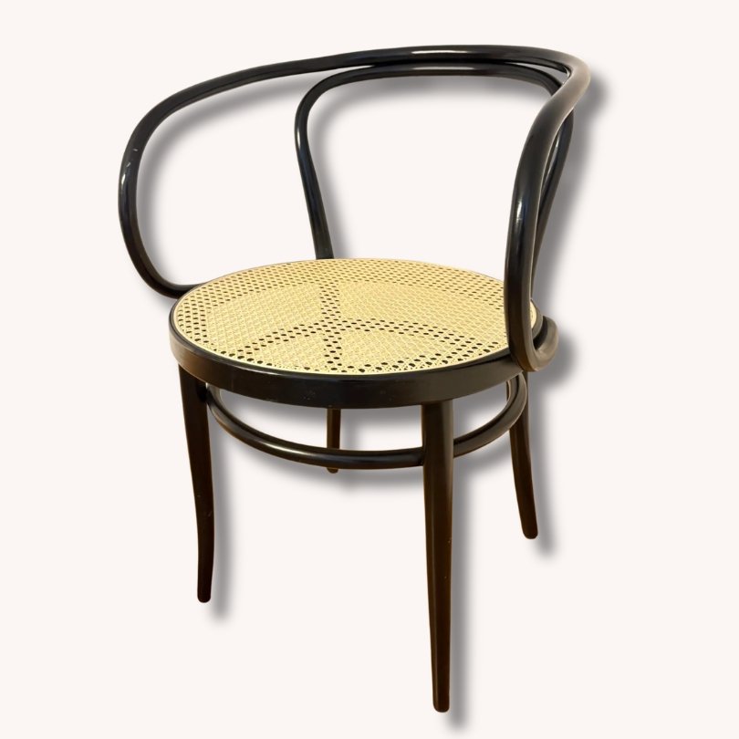 4 Thonet Bugholz-Armlehnstühle mit Rohrgeflecht-vintage-secondhand-gebraucht-schweiz (Instagram Post) 4-Thonet-Bugholz-Armlehnstuehle-mit-Rohrgeflecht