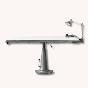 Hydraulischer Höhenverstellbarer Tisch mit integrierter Arbeitsleuchte von Nike Eskilstuna, Schweden, 1950er Jahre