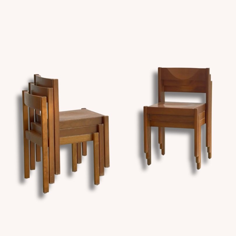 Stapelbare Holzstühle im minimalistischen Mid-Century Design