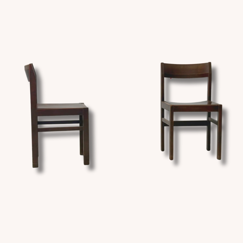 Gebeizte Holzstühle minimalistisch