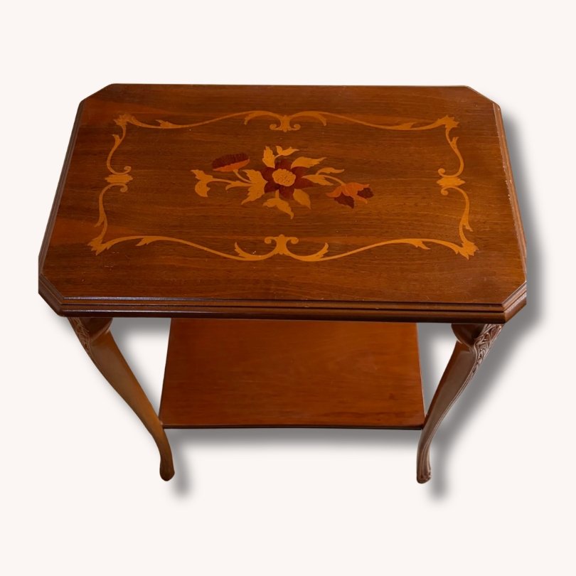 Beistelltisch mit Intarsien