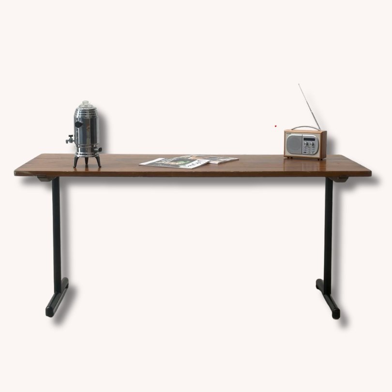 Vintage Arbeitstisch mit Holzplatte und schwarzen Beinen-vintage-secondhand-gebraucht-schweiz (Instagram Post) Vintage Arbeitstisch mit Holzplatte und schwarzen Beinen